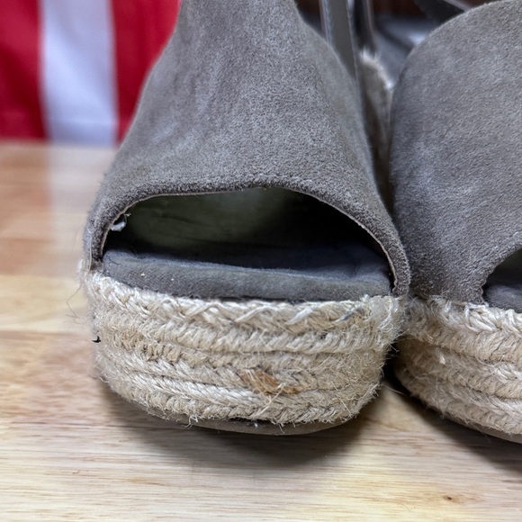 Steve Madden Taupe Wedge Sandals - Picture 4 of 16